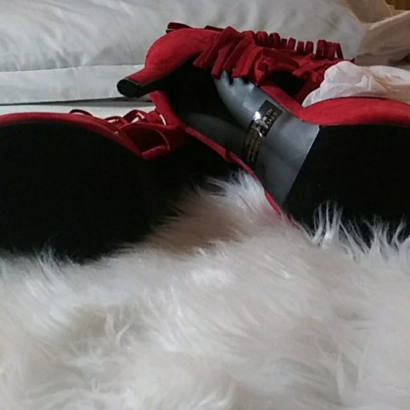 Heels - Picture 3 of 3